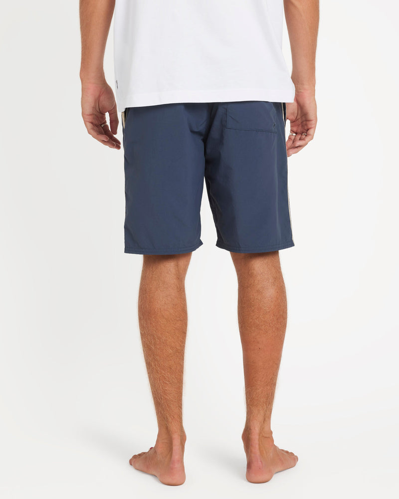 Breakout Elastic Trunk 20"