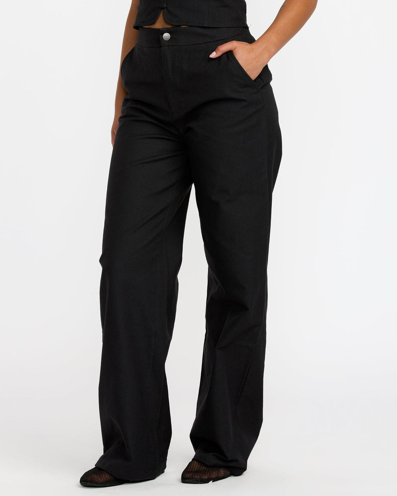 Bonnie Pant - RVCA