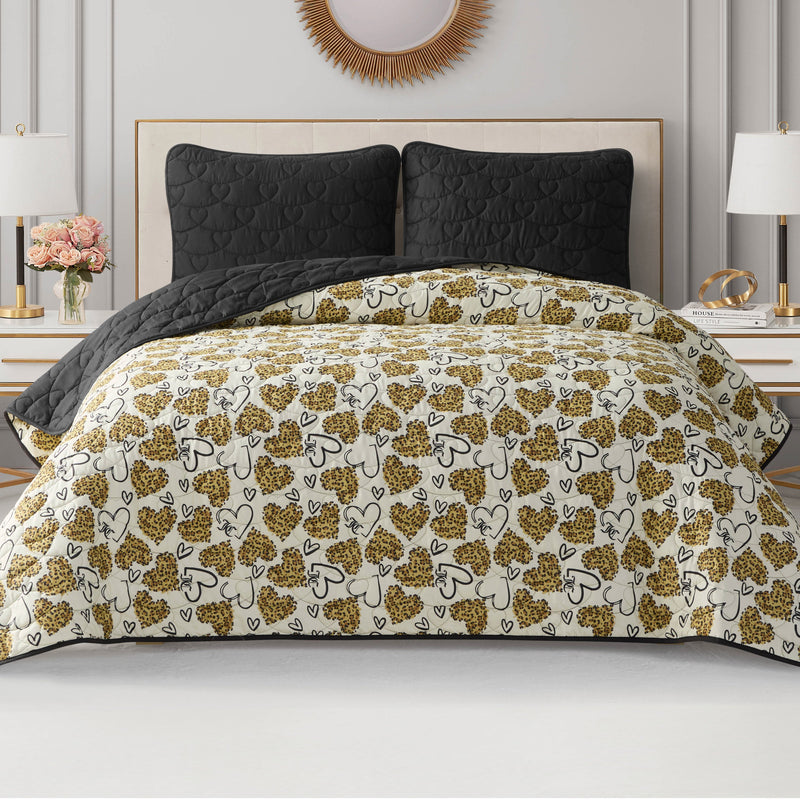 Cheetah Doodle Hearts Quilt Set