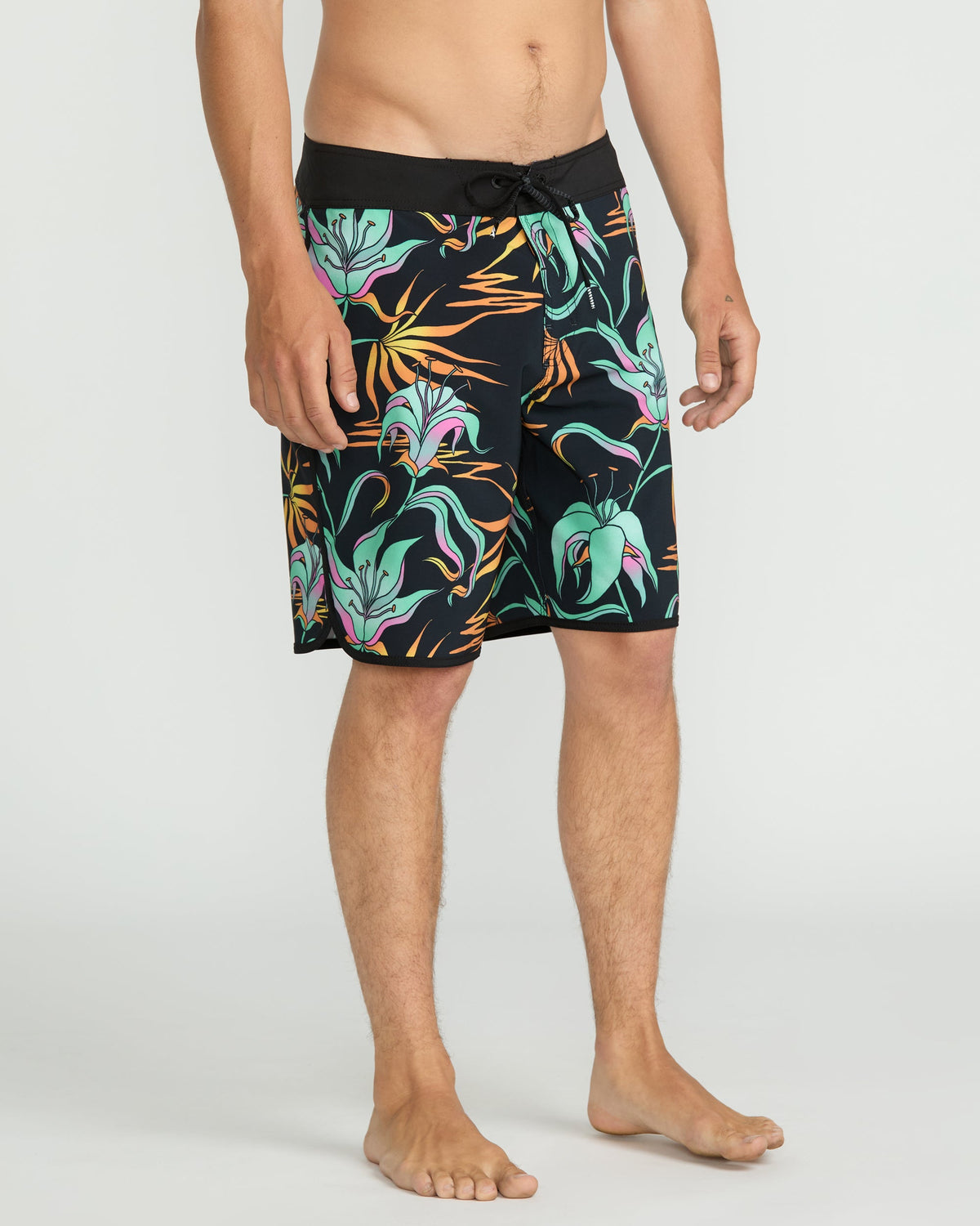 Volcom - Men's Infuse Scallop Mod