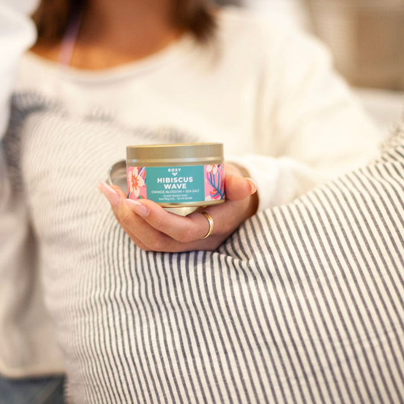 Hibiscus Wave Palm Tin Candle