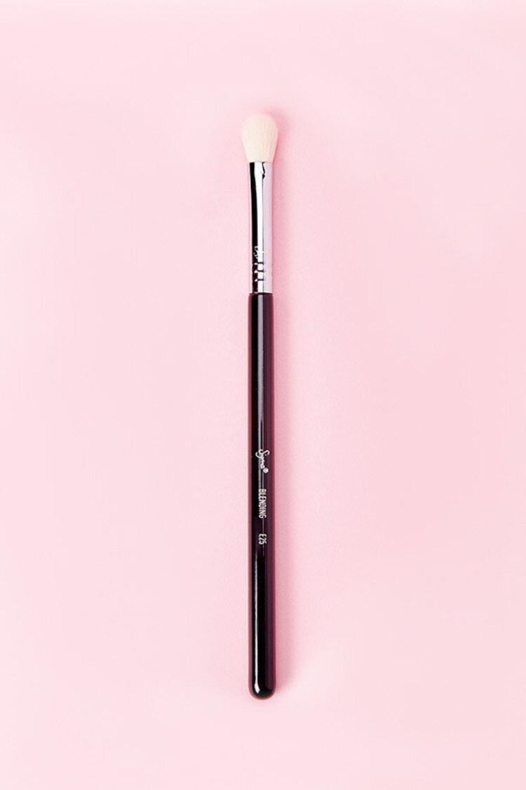 Forever 21 Sigma Beauty E25 – Blending Brush White