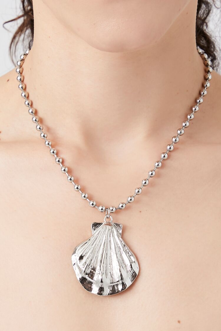 Forever 21 Women's Seashell Pendant Statement Necklace Silver