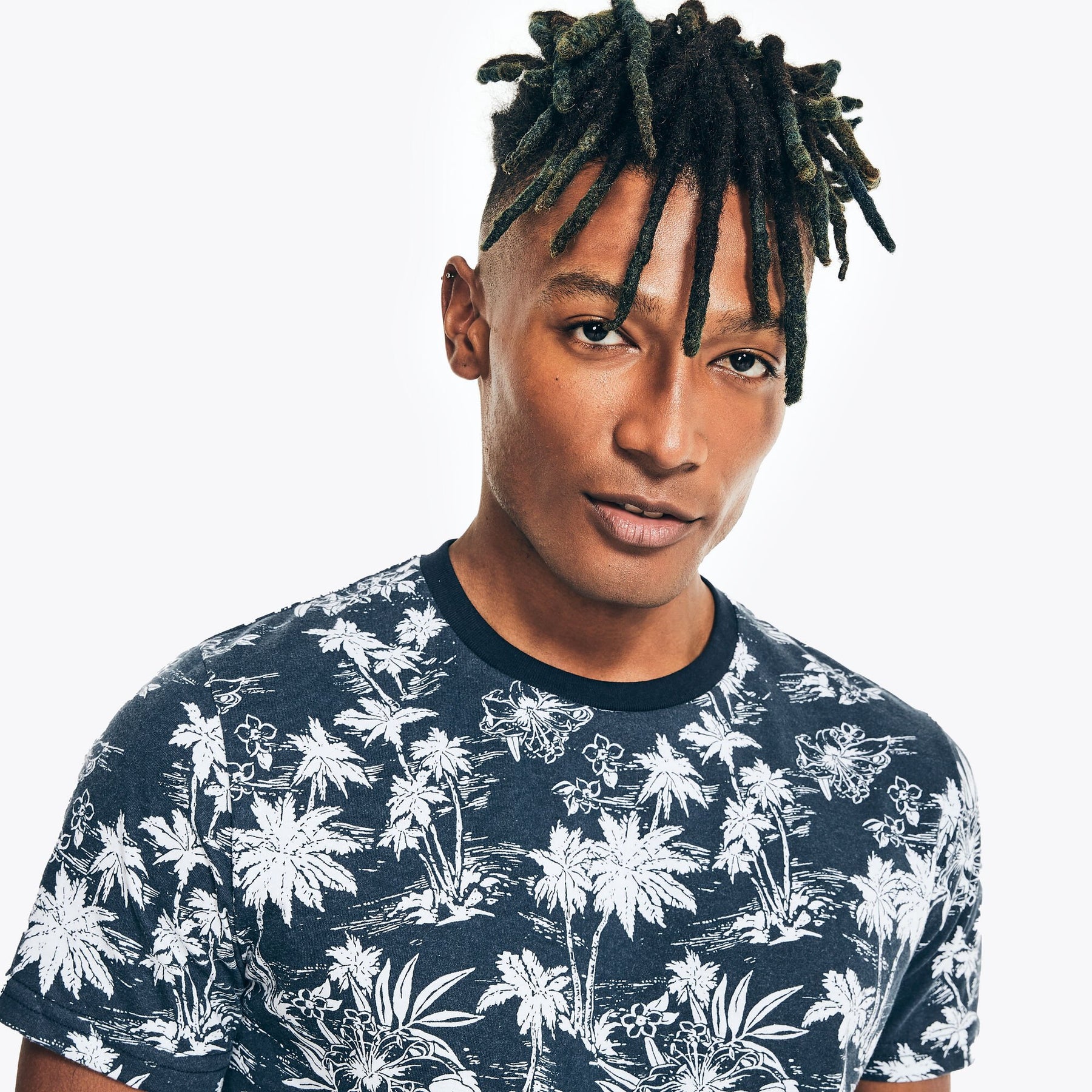 Nautica Men's Sustainably Crafted Palm Tree Print Graphic T-Shirt Navy